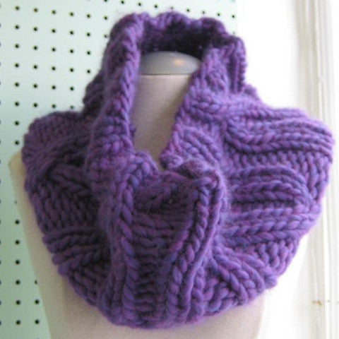 Travelling Ribs Cowl Pattern FREE